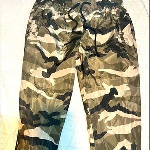 Camaflouge joggers, size small (new)